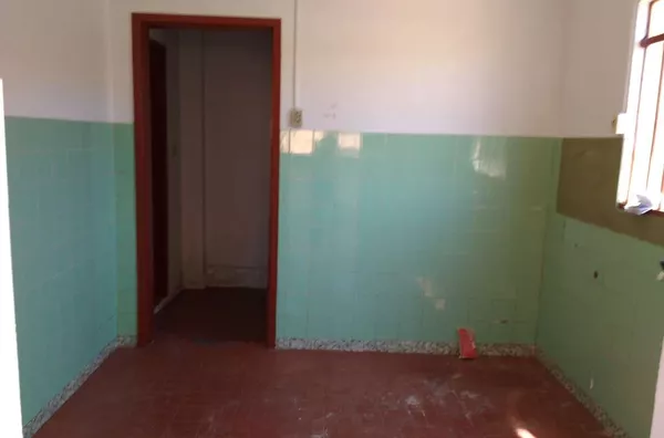 Casa em alvenaria com 02 quartos, sala, cozinha, banheiro, área de serviço e garagem - Foto 3