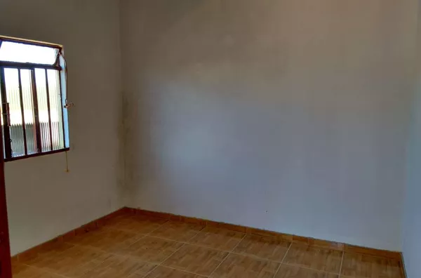 Casa em alvenaria com 02 quartos, sala, cozinha, banheiro, área de serviço e garagem - Foto 4