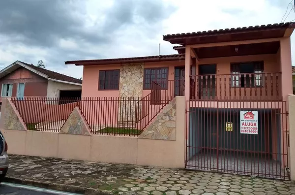Casa em alvenaria, contendo 03 quartos, sala, copa, cozinha,  banheiro social, Área de serviço, despensa, garagem para 01 carro e varanda. - Foto 1
