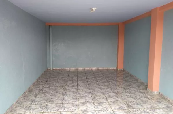 Casa em alvenaria, contendo 03 quartos, sala, copa, cozinha,  banheiro social, Área de serviço, despensa, garagem para 01 carro e varanda. - Foto 2