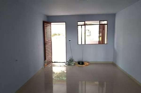 Casa em alvenaria, contendo 03 quartos, sala, copa, cozinha,  banheiro social, Área de serviço, despensa, garagem para 01 carro e varanda. - Foto 4
