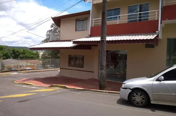 Sala Comercial contendo  01 salão principal, cozinha e 01 banheiro. - Foto 1