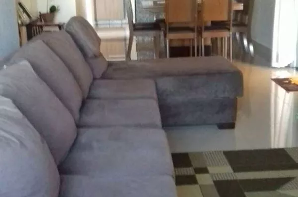 Casa em alvenaria, com 2 quartos (uma suíte), sala, cozinha e copa conjugados, banheiro social, espaço gourmet com churrasqueira e banheiro, lavanderia e garagem para 2 carros. - Foto 3