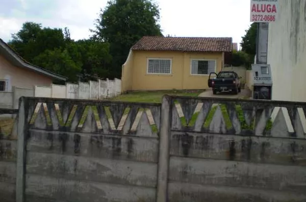 Casa em alvenaria, contendo 02 quartos, sala, cozinha, wc e entrada para carro. - Foto 1
