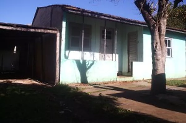 Casa de madeira, contendo 02 quartos, sala, cozinha, copa, wc e lavanderia. - Foto 4