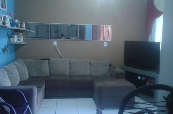 Casa residencial em alvenaria contendo 3 quartos, sala, cozinha, wc, área de serviço, área de churrasqueira.  MOBILIADA - Foto 2