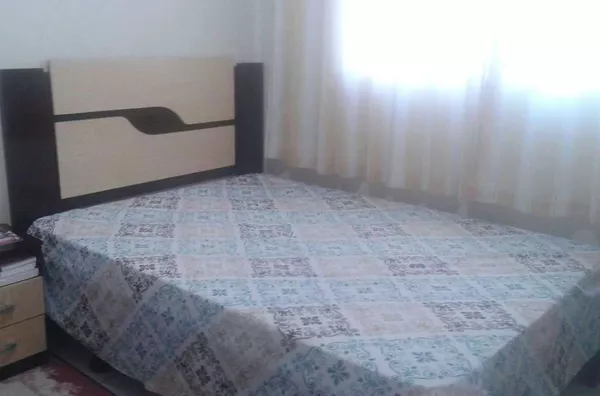 Casa residencial em alvenaria contendo 3 quartos, sala, cozinha, wc, área de serviço, área de churrasqueira.  MOBILIADA - Foto 4