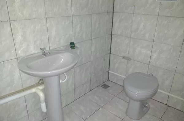 Sala comercial em alvenaria medindo 30,00 m², contendo 01 banheiro interno. - Foto 3