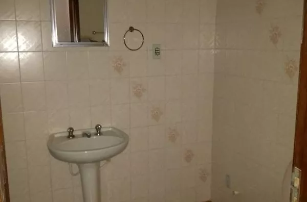 Casa em alvenaria contendo 03 quartos, 1 suíte, 02 salas, copa, cozinha, wc social, varanda e lavanderia. OBS: Um dos quartos com cama e uma das salas com sofá. - Foto 6