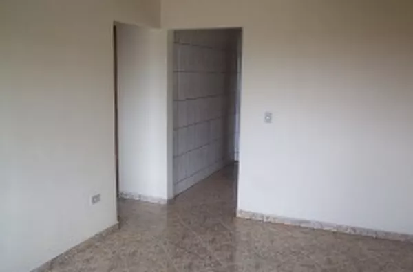 Casa em alvenaria, contendo 02 quartos, sala, cozinha, wc e entrada para carro. - Foto 3