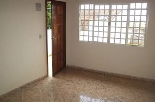 Casa em alvenaria, contendo 02 quartos, sala, cozinha, wc e entrada para carro. - Foto 4