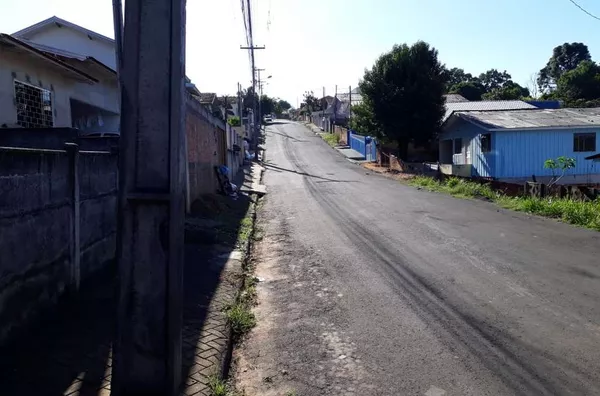 Lote de terreno urbano contendo duas casas de alvenaria:   Casa 01 (frente): 2 quartos, sala, cozinha, banheiro, lavanderia e garagem para 2 carros, com 77,00 m².  Casa 02 (fundos): 2 quartos, sala, cozinha e banheiro, com 45,00 m². - Foto 4