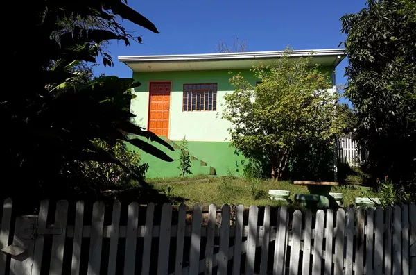Casa Residencial de alvenaria contendo 1 quarto, sala/cozinha conjugada,banheiro, área de serviço. - Foto 1