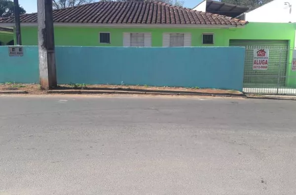 Igreja Assembléia de Deus - Vila Cristina.    Casa de alvenaria com 2 quartos, sala, cozinha, banheiro, copa, área de serviço e garagem. - Foto 1