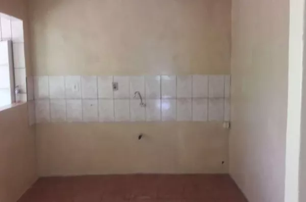 Igreja Assembléia de Deus - Vila Cristina.    Casa de alvenaria com 2 quartos, sala, cozinha, banheiro, copa, área de serviço e garagem. - Foto 6