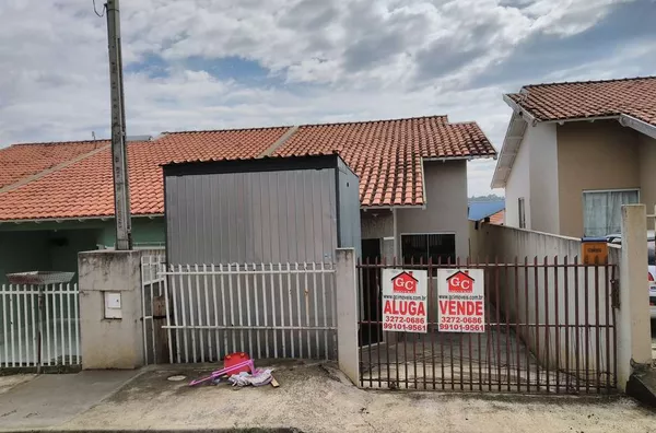 Casa em alvenaria, contendo 03 quartos, sala, cozinha, wc, edícula. - Foto 1
