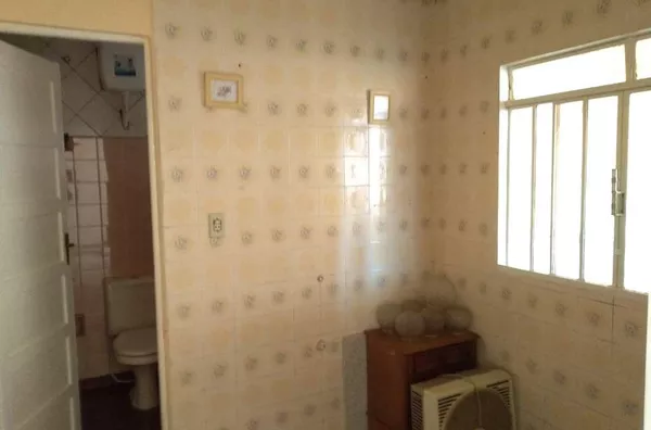 CASA RESIDENCIAL EM ALVENARIA - 02 QUARTOS, 01 SALA, 01 COZINHA, 01 COPA, 01 LAVANDERIA, 01 QUARTO DESPEJO, CHURRASQUEIRA C/ BANHEIRO, 01 GARAGEM - Foto 6