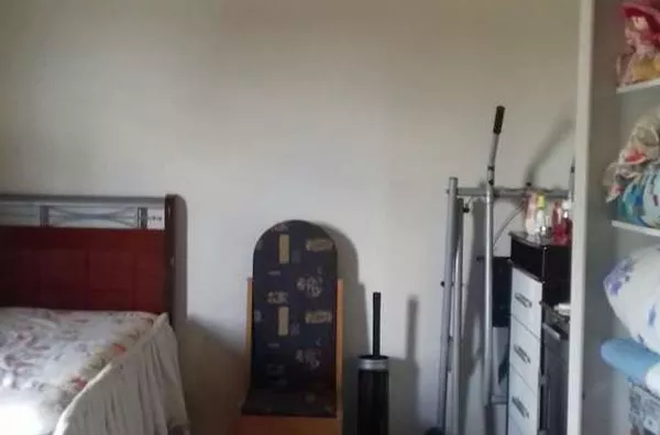 Casa em alvenaria contendo 2 quartos, 1 suíte, sala, cozinha e copa conjugados, banheiro social, espaço gourmet com churrasqueira e banheiro, lavanderia e garagem para 2 carros. - Foto 4