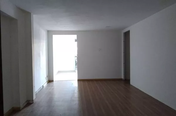 Salão comercial em alvenaria medindo 63 m², contendo, 02 salas e  01 banheiro interno. - Foto 2