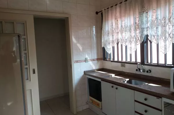 CASA RESIDENCIAL EM ALVENARIA - 02 QUARTOS, 01 SALA, 01 COZINHA, 01 COPA, 01 LAVANDERIA, 01 QUARTO DESPEJO, CHURRASQUEIRA C/ BANHEIRO, 01 GARAGEM - Foto 4