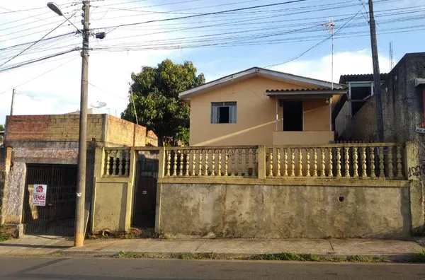 Casa mista contendo 3 quartos, sala, cozinha, wc, área de serviço e garagem. - Foto 1