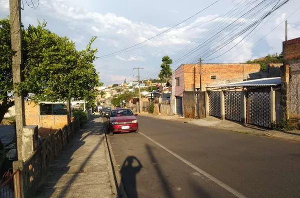 Casa mista contendo 3 quartos, sala, cozinha, wc, área de serviço e garagem. - Foto 2