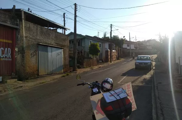 Casa mista contendo 3 quartos, sala, cozinha, wc, área de serviço e garagem. - Foto 3