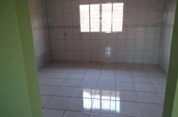 Casa em alvenaria - Contendo 03 quartos, 01 sala, 01 cozinha, 01 wc e garagem. - Foto 6
