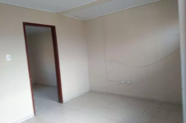 Casa residencial em alvenaria contendo 3 quartos, sala, cozinha, banheiro, área de serviço e garagem. - Foto 3