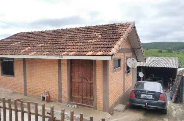 Casa em alvenaria, contendo 2 quartos, sala, cozinha, wc - Foto 1