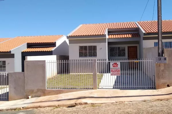Casa em alvenaria com 3 quartos, sala, cozinha, wc,  entrada para carro.    OBS: CONTRATO DE LOCAÇÃO SOMENTE PARA 12 MESES. - Foto 1