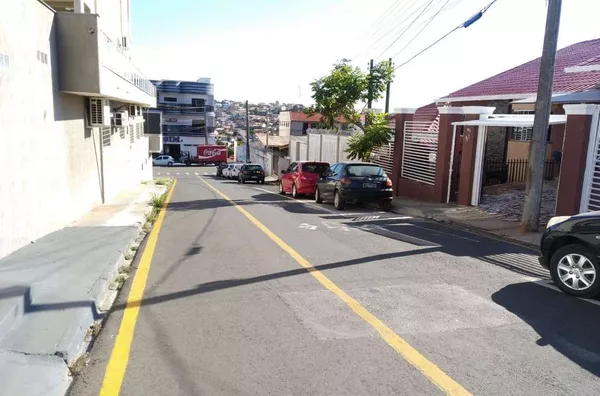 Casa  em alvenaria com 02 quartos, sala, copa, cozinha, 1 quarto de despejo, lavanderia, garagem fechada. - Foto 2