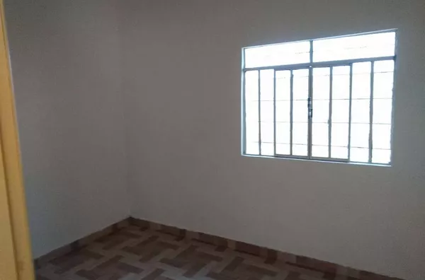 Casa  em alvenaria com 02 quartos, sala, copa, cozinha, 1 quarto de despejo, lavanderia, garagem fechada. - Foto 4