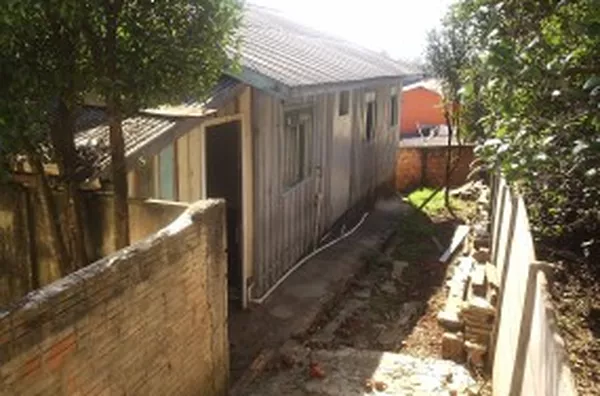 Casa de mista contendo 01 quarto, sala, cozinha, wc e área de serviço. - Foto 1