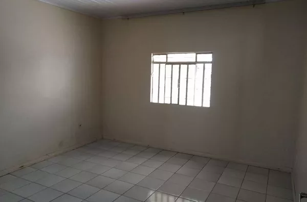 Casa  em alvenaria com 02 quartos, sala, copa, cozinha, 1 quarto de despejo, lavanderia, garagem fechada. - Foto 5