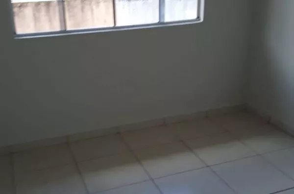 SOBRADO RESIDENCIAL EM ALVENARIA - 03 QUARTOS, SALA, COZINHA, SACADA, LAVABO, WC, AREA DE SERVIÇO E GARAGEM. - Foto 6