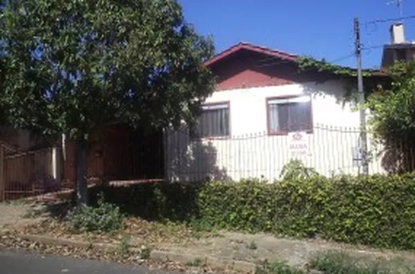 Casa mista, contendo 02 quartos, 01 suíte, sala, cozinha, wc, área de serviço, garagem p/ 02 carros. - Foto 1