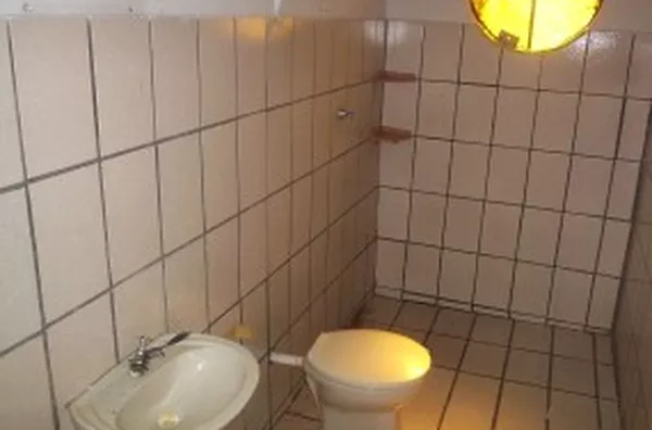 Casa mista, contendo 02 quartos, 01 suíte, sala, cozinha, wc, área de serviço, garagem p/ 02 carros. - Foto 6