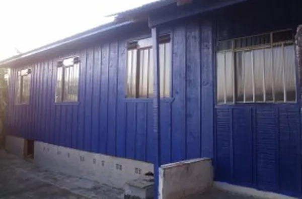 Casa em madeira, contendo 02 quartos, sala, cozinha, wc, área de serviço e garagem. - Foto 1