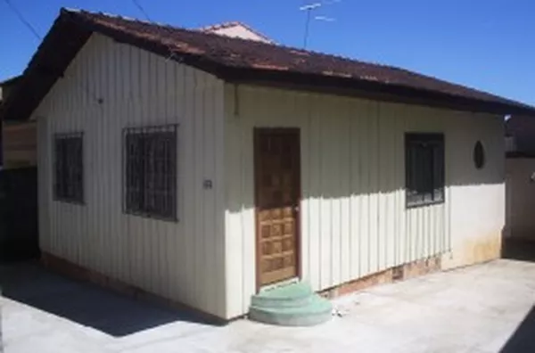 Casa mista, contendo 03 quartos, sala, cozinha, wc, área de serviço e garagem. - Foto 2
