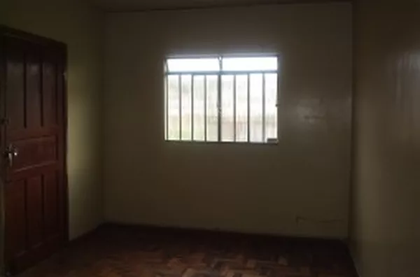 Casa em alvenaria contendo 03 quartos, sala, cozinha, wc, área de serviço e garagem - Foto 3