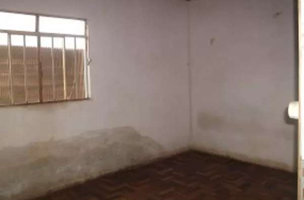 Casa em alvenaria contendo 03 quartos, sala, cozinha, wc, área de serviço e garagem - Foto 5