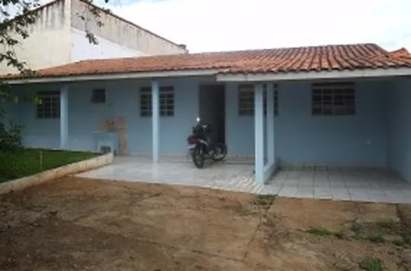 Casa em alvenaria, contendo 02 quartos, sala, cozinha, wc, garagem e área de serviço, entrada separada. - Foto 2