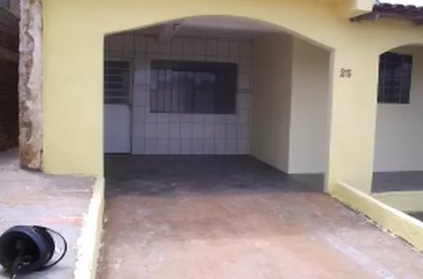 Casa em Alvenaria, contendo: 03 quartos, 01 sala, 01 copa, 01 wc, 01 cozinha, 01 garagem para 01 carro e 01 varanda e  lavanderia. - Foto 3