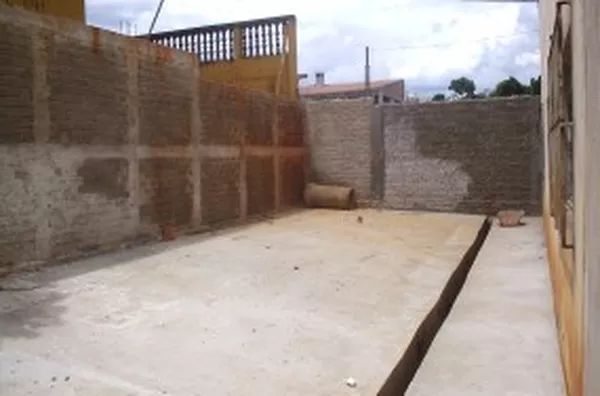 Casa em Alvenaria, contendo: 03 quartos, 01 sala, 01 copa, 01 wc, 01 cozinha, 01 garagem para 01 carro e 01 varanda e  lavanderia. - Foto 5