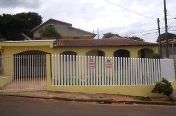 Casa em Alvenaria, contendo: 03 quartos, 01 sala, 01 copa, 01 wc, 01 cozinha, 01 garagem para 01 carro e 01 varanda e  lavanderia. - Foto 1