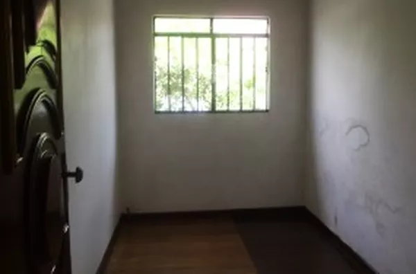 Casa de alvenaria, contendo 03 quartos, sala, copa, cozinha, wc social, área de lazer, garagem, quarto externo, área de serviço e quintal grande. - Foto 5