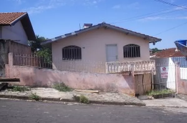 Casa em alvenaria, contendo 02 quartos, sala, cozinha, wc, área de serviço e garagem. - Foto 1