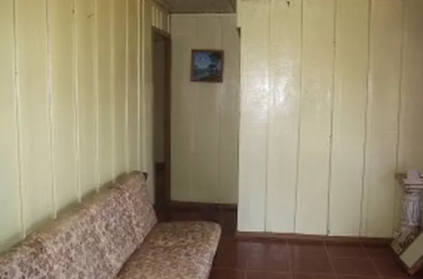 Casa mista contendo 02 quartos, sala, cozinha, wc, varanda e entrada para carro. - Foto 4