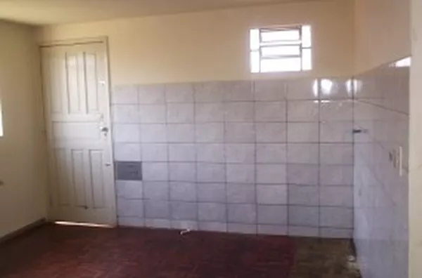 Casa em alvenaria, contendo 02 quartos, sala, cozinha, wc, área de serviço e garagem. - Foto 5
